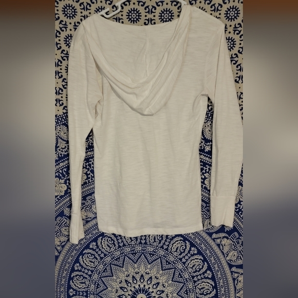 Lightweight v-neck with hood - Picture 2 of 6